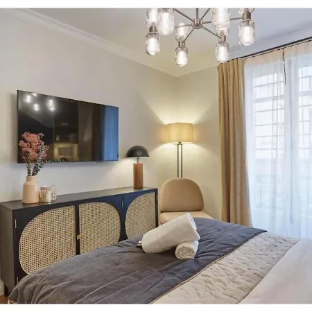 Notre Dame De By Prestige Apartment *